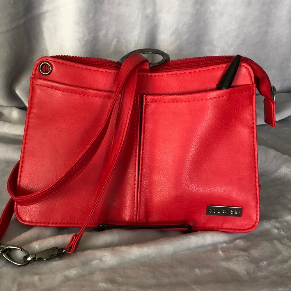 Pouchee organizer purse, like new, faux leather